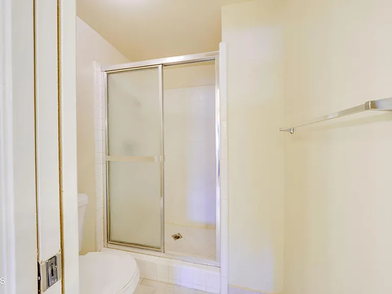 747 E California Blvd #4 — Photo 17