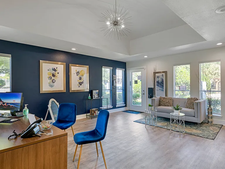 Valley Oaks Apartments — Photo 22