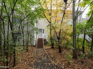 261 W Treehouse Ln, Round Lake, IL 60073