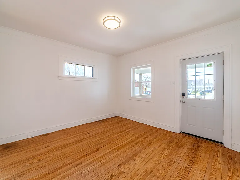 553 Highland St — Photo 8