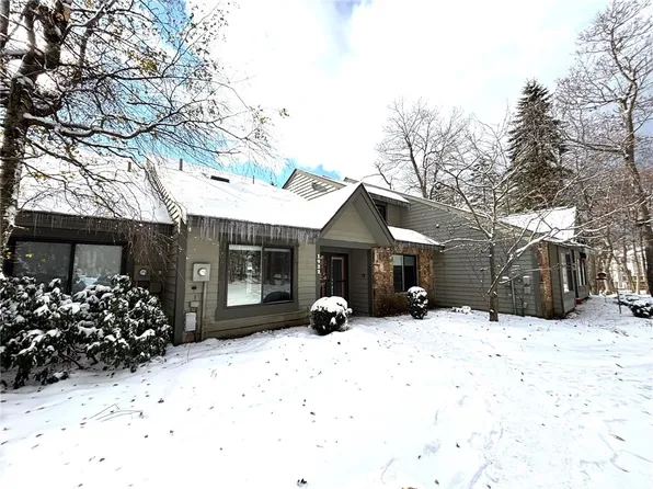 1922 S Ridge Ct, Hidden Valley, PA 15502