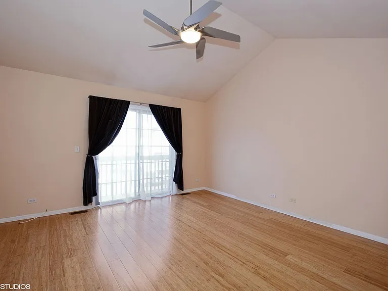 1560 N Saint Marks Pl — Photo 6