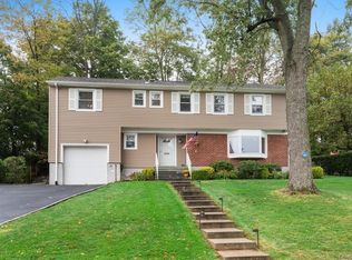 5 Oak Ridge Rd, White Plains, NY 10607