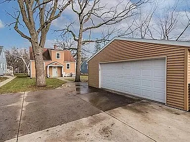 4 Ave — Photo 1