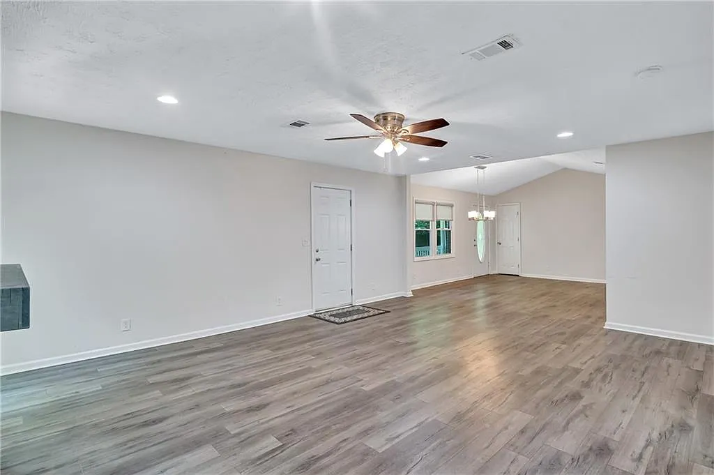 4 bed, 3.0 bath, 1946 sqft, $2,500 — Photo 4