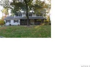 10 Eastbourne Dr, Chestnut Ridge, NY 10977