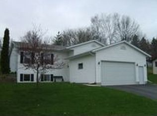 203 Pauquette Dr, Poynette, WI 53955