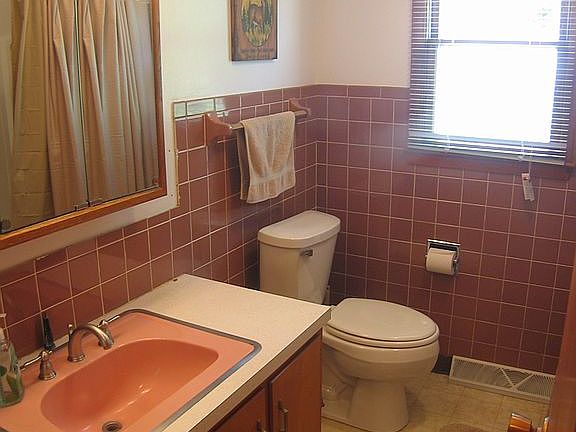 5th image of 102 Louise Ave