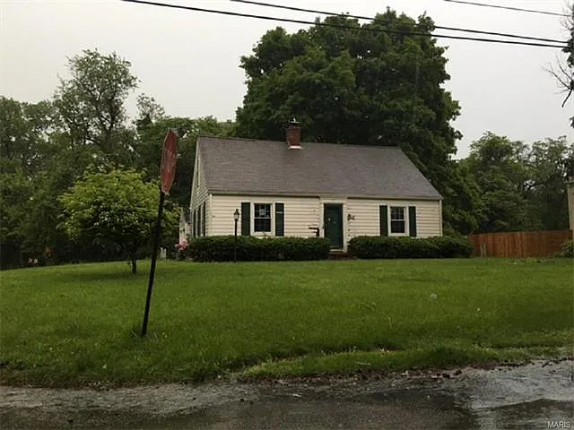 50 Windsor Dr photo 1