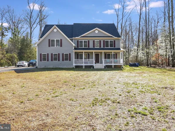 2 Fort King Dr, Colonial Beach, VA 22443