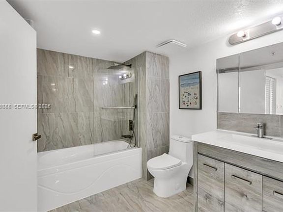 5th image of 1800 N Bayshore Dr APT 4208