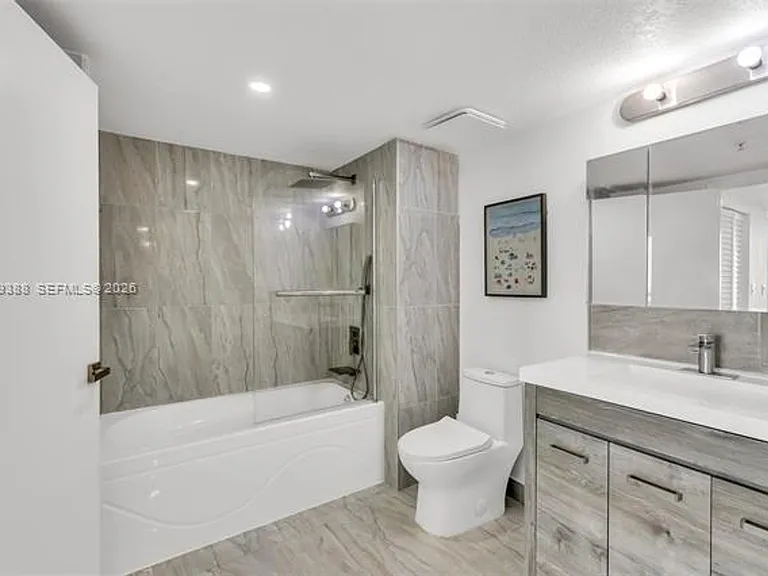 1800 N Bayshore Dr #4208 — Photo 5