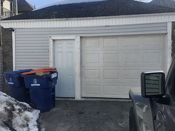 4th image of 414-416 Sawyer St