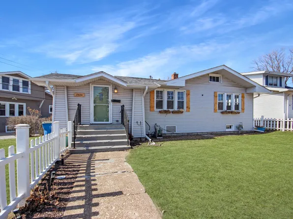 1944 Warwick Ave, Whiting, IN 46394