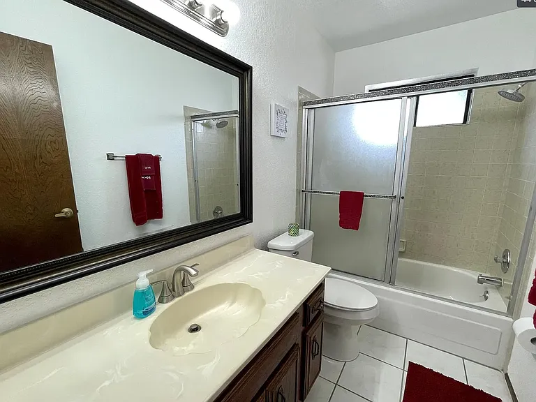 264 Acoma Blvd S — Photo 15