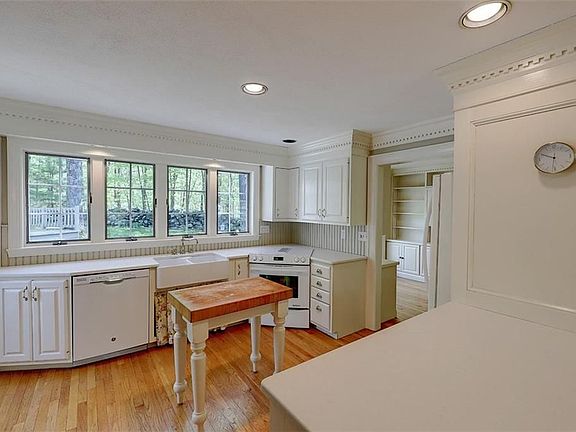 4th image of 2 Glen Ellen Dr