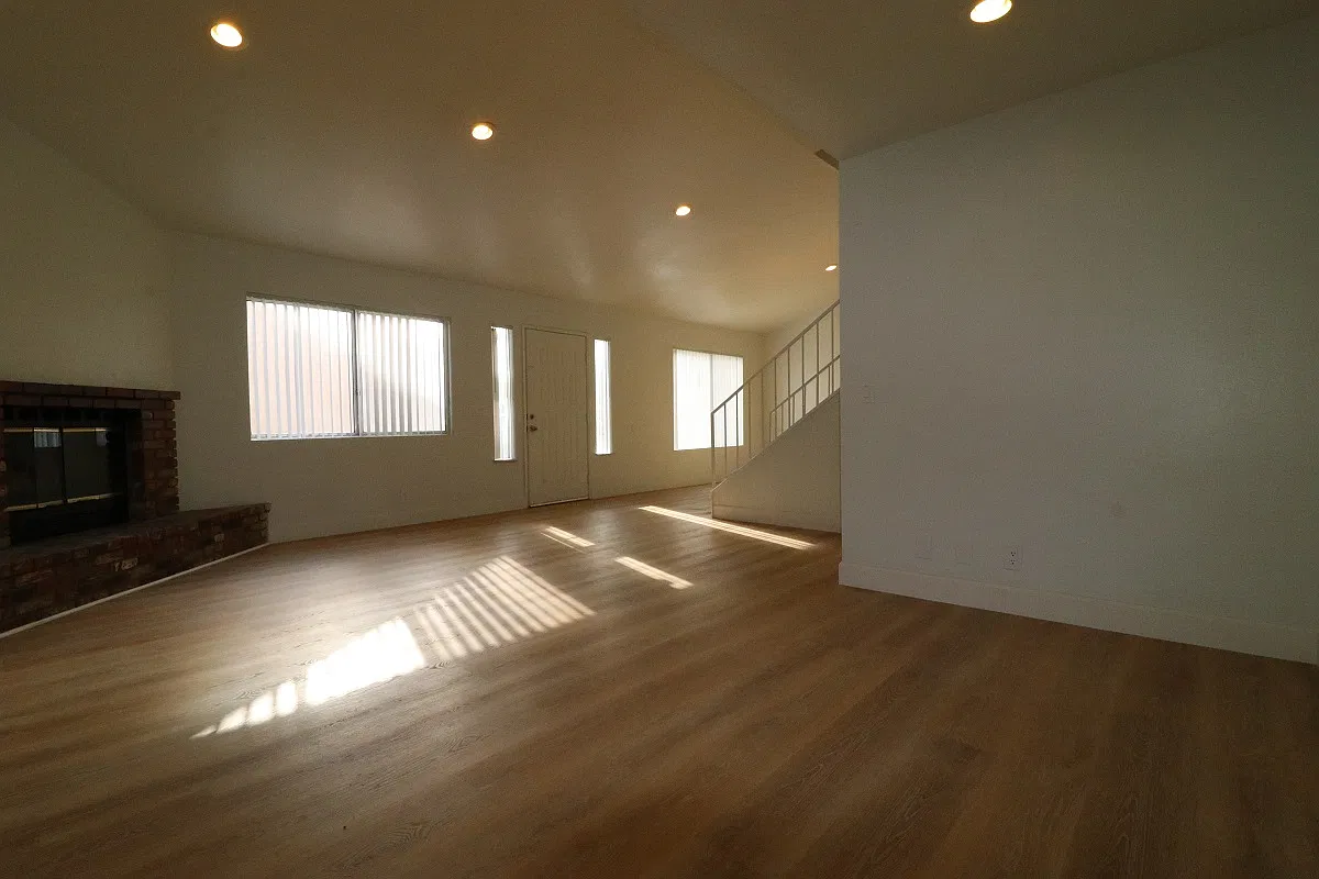 3 bed, 2.5 bath, 1350 sqft, $2,350 — Photo 4