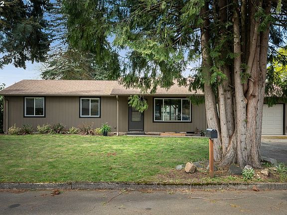 2nd image of 904 SE 122nd Ave