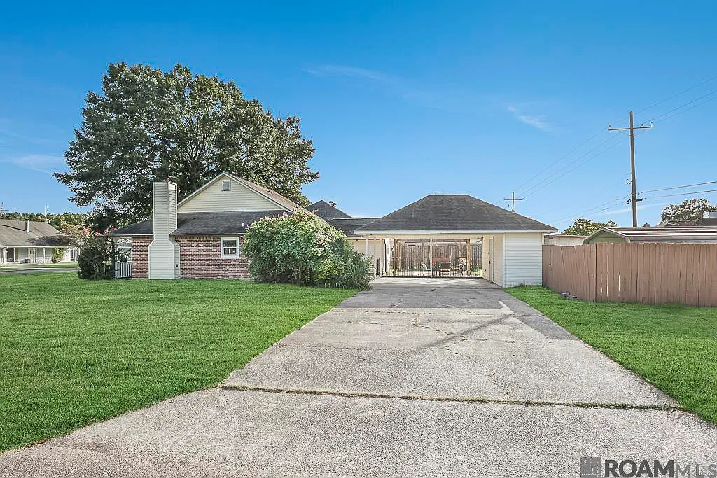 3 bed, 1384 sqft, $1,850 — Photo 3