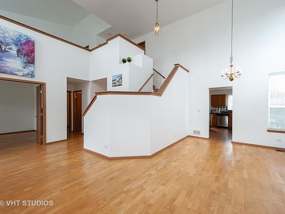 2nd image of 1011 Evergreen St