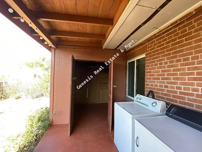 2803 E Lee St — Photo 21