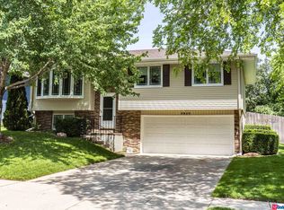 3920 Paxton Dr, Lincoln, NE 68521
