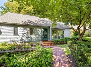 15 Chimney Crest Ln #15, Bristol, CT 06010