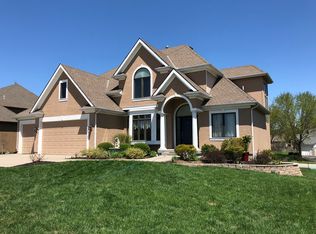 280 SW Point Shore Dr, Lees Summit, MO 64082