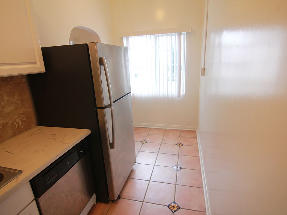 1st image of 654 S Dunsmuir Ave APT 204