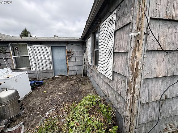 4th image of 394 S 37th St