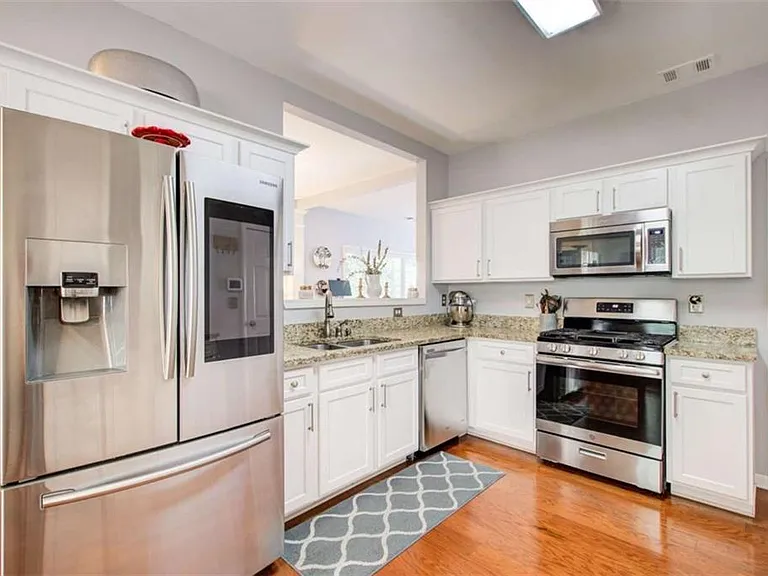 513 Stepney Ct SE — Photo 16
