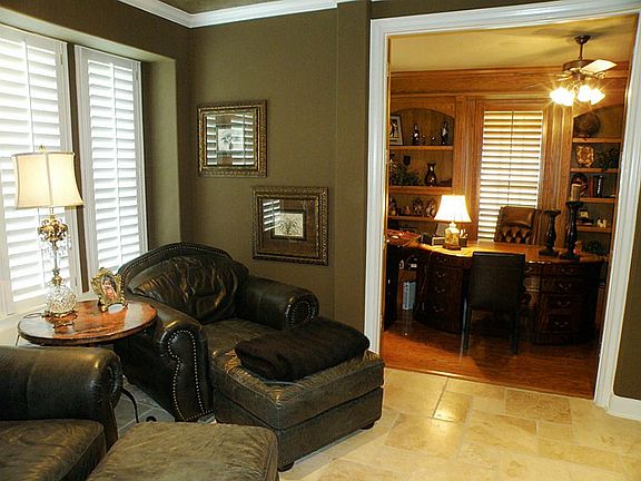 4th image of 2201 Lakeway Dr