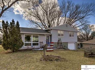 4620 Crestline Dr, Omaha, NE 68134