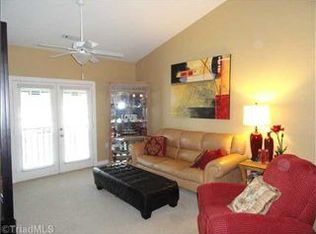 102 Sunset Dr, Greensboro, NC 27408