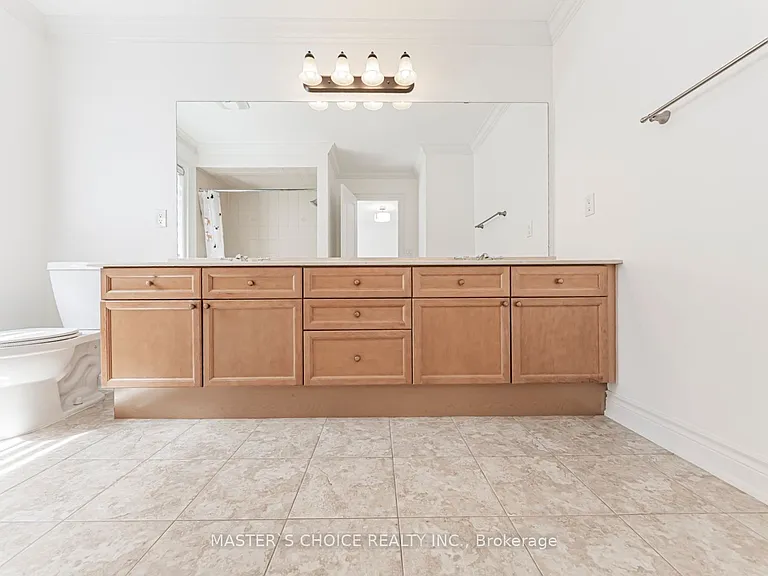 2357 Rideau Dr — Photo 37