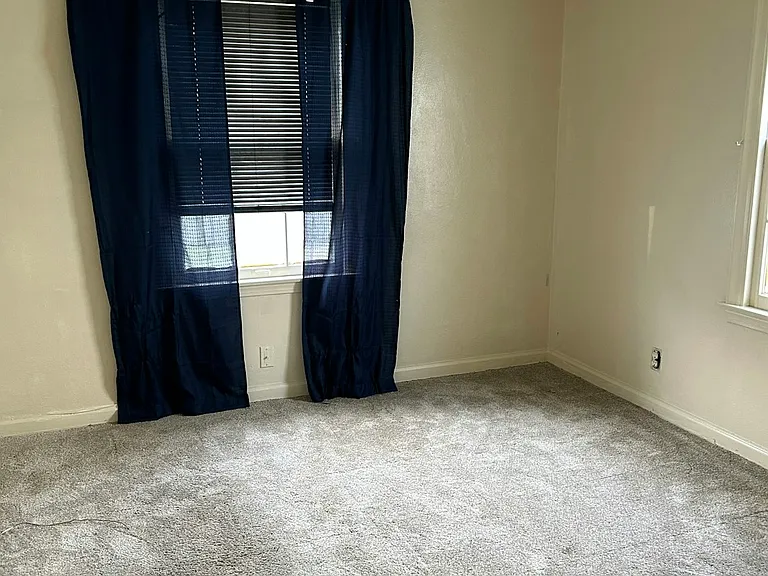 4608 Saint James Ave — Photo 11