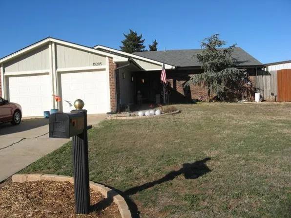 10205 W Hollyhead Way, Yukon, OK 73099