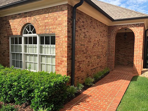 5th image of 1053 Governors Ln