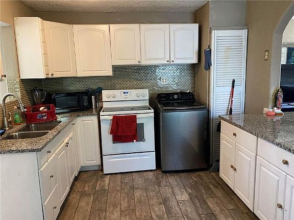 4th image of 4729 Hagemann St