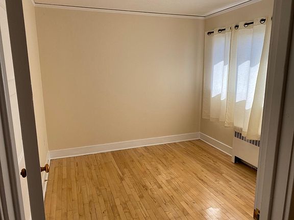 4th image of 1952 42nd St APT F