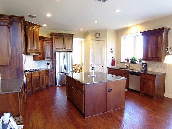 4th image of 180 Crown Colony Dr