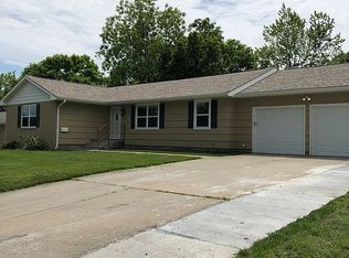 1351 S Salt Pond Ave, Marshall, MO 65340