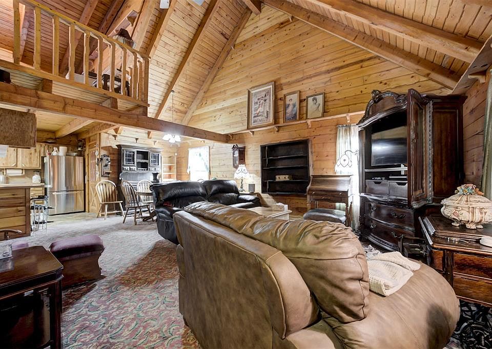 1st image of 10 Timber Oaks Rd