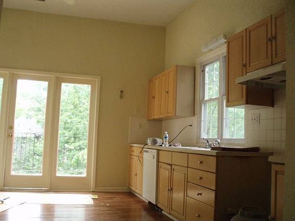 3rd image of 794 Monroe Dr NE APT A