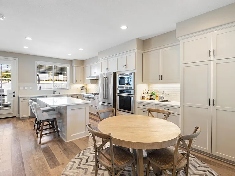 650 Sandside Ct — Photo 11