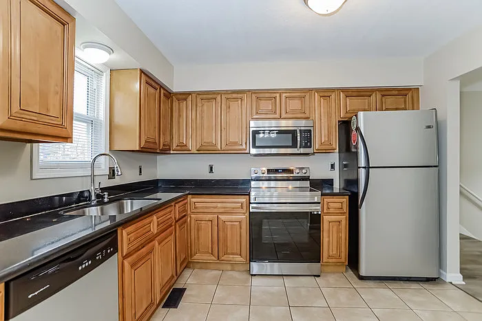 706 Autumn Dr — Photo 5