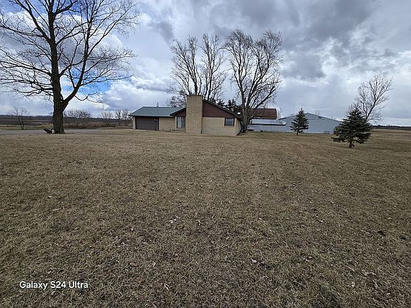2nd image of 3925 Woods Rd