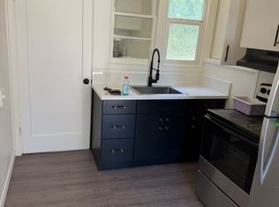 4332 NE Jarrett St APT B, Portland, OR 97218