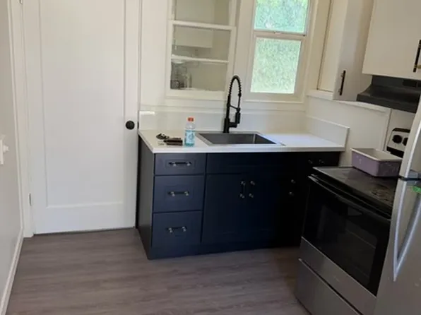 4332 NE Jarrett St APT B, Portland, OR 97218