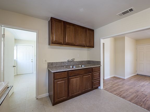 4th image of 1445 E Fedora Ave